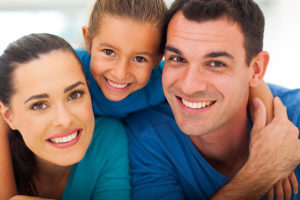 patienten-mondzorgpraktijk-orion-familie-vader-moeder-kind-tandarts-witte-tanden