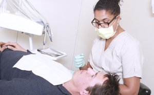 wortelkanaal-behandeling-spoed-tandarts-mondhygiëne-witte-tanden-lach