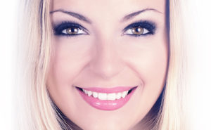 mooie-vrouw-tanden-tandarts-utrecht-overvecht-tanden-bleken-orion-cosmetische-tandheelkunde